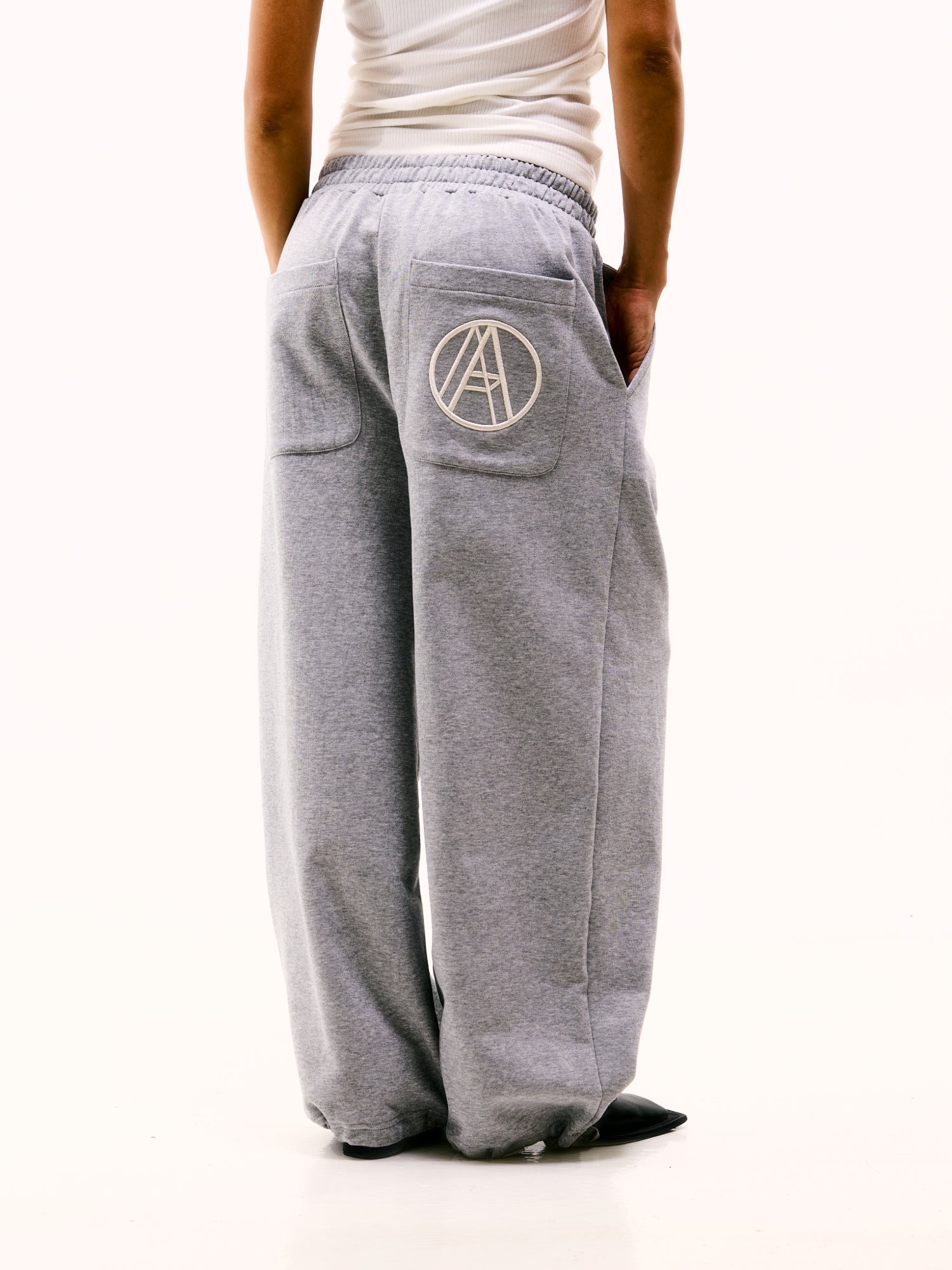 WIDE RELAXED SWEAT PANTS