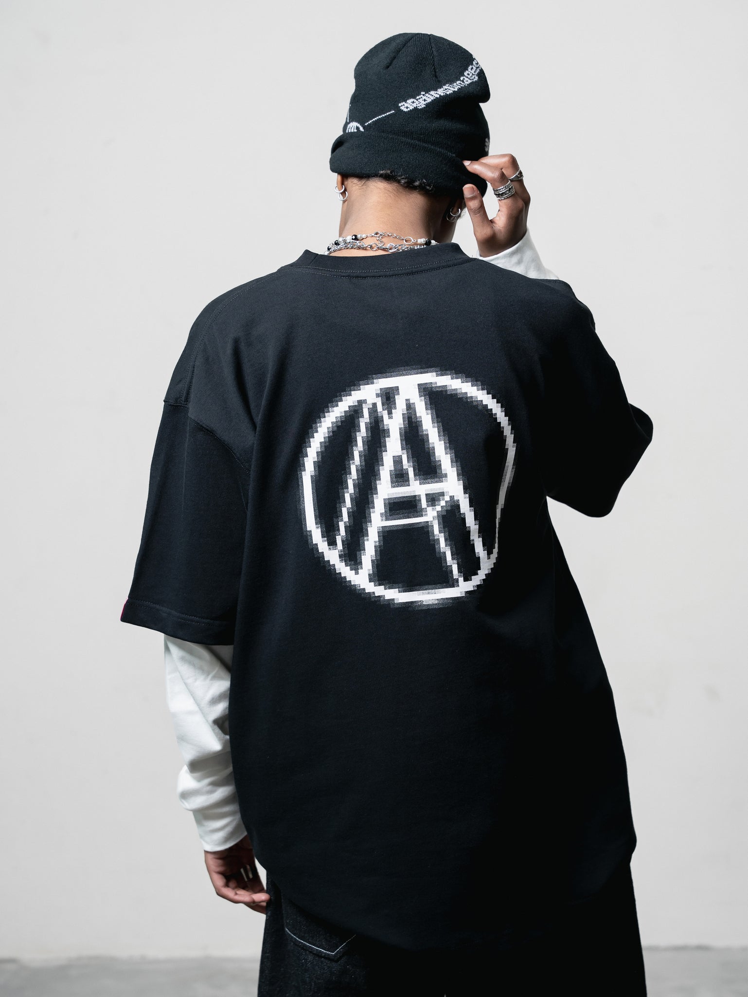 BLURRED LOGO TEE BLACK