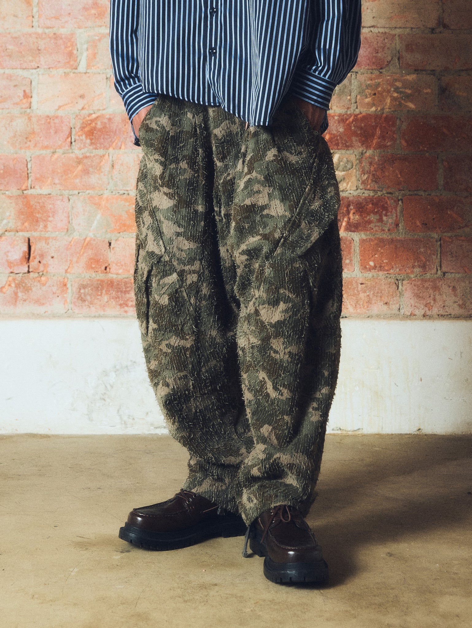 abp. CARGO BIGGIE PANT DISTRESSED CAMO